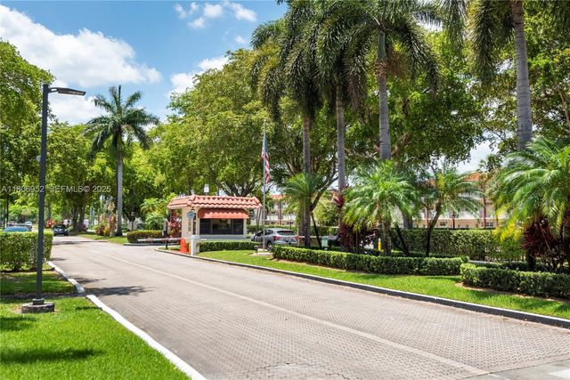 9823 S Hollybrook Lake Drive 105, Pembroke Pines, FL 33025