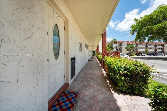 9823 S Hollybrook Lake Drive 105, Pembroke Pines, FL 33025