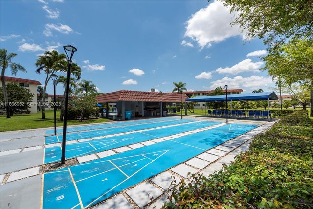 9823 S Hollybrook Lake Drive 105, Pembroke Pines, FL 33025