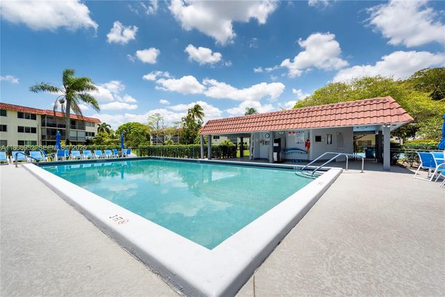 9823 S Hollybrook Lake Drive 105, Pembroke Pines, FL 33025
