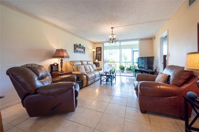 9823 S Hollybrook Lake Drive 105, Pembroke Pines, FL 33025