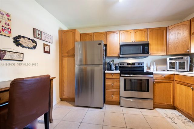 9823 S Hollybrook Lake Drive 105, Pembroke Pines, FL 33025