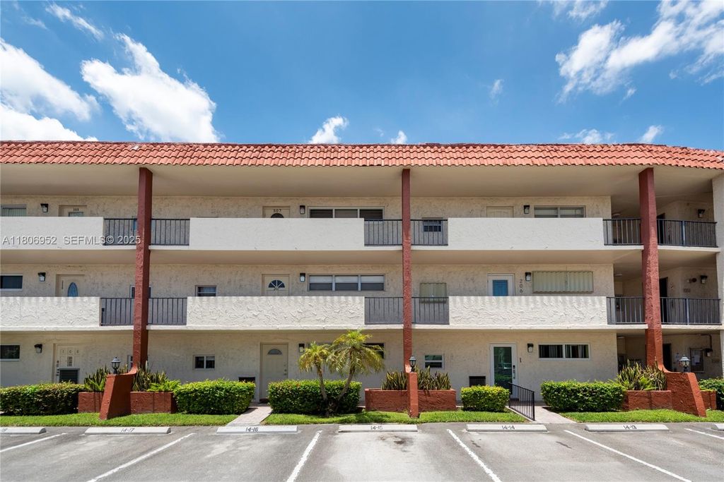 9823 S Hollybrook Lake Drive 105, Pembroke Pines, FL 33025