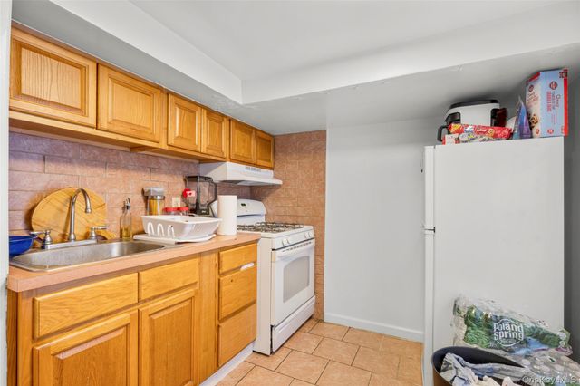 2736 Colden Avenue, Bronx, NY 10469