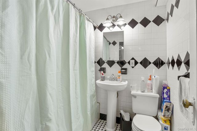 2736 Colden Avenue, Bronx, NY 10469