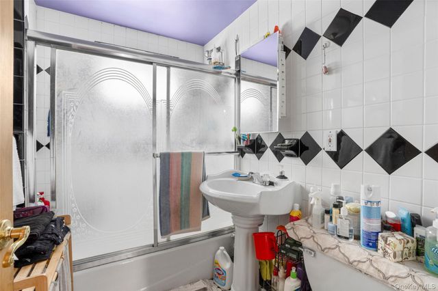 2736 Colden Avenue, Bronx, NY 10469