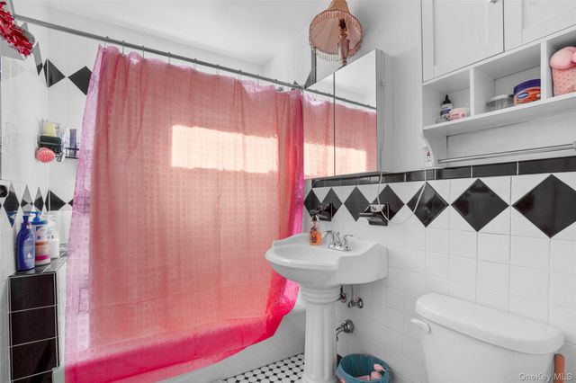 2736 Colden Avenue, Bronx, NY 10469