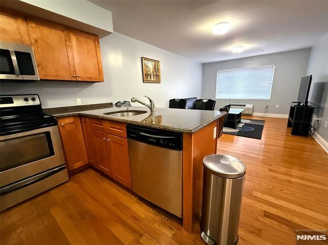 411 E Brinkerhoff Avenue 109, Palisades Park, NJ 07650