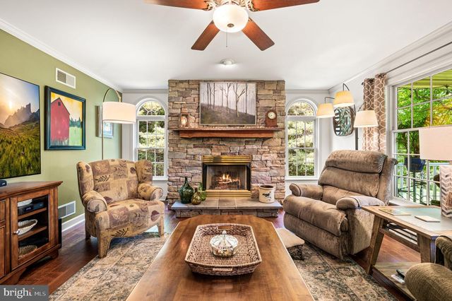 44 RED OAK DR, West Brandywine, PA 19320