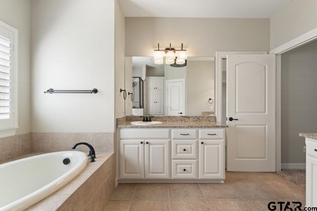 5706 Berkeley Dr, Tyler, TX 75707