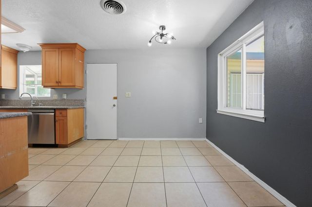 713 O St, Rio Linda, CA 95673