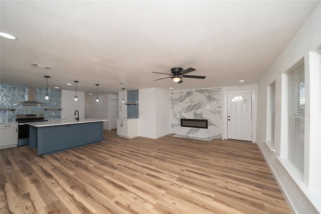 312 N Retta Street, Fort Worth, TX 76111