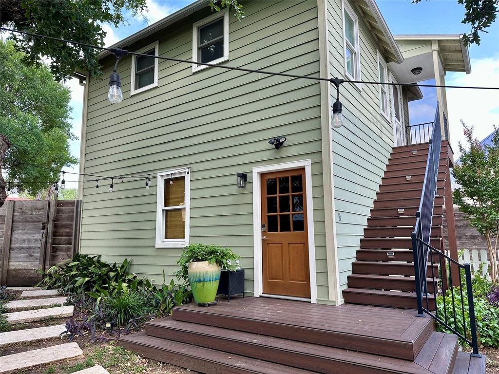 2402 W 8th ST B, Austin, TX 78703