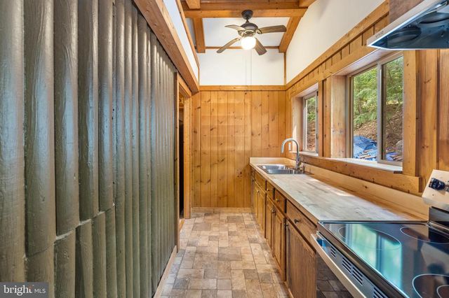 964 VALLEY VIEW RD, Harpers Ferry, WV 25425