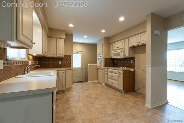 27268 Wagner Drive, Warren, MI 48093