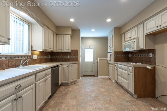 27268 Wagner Drive, Warren, MI 48093