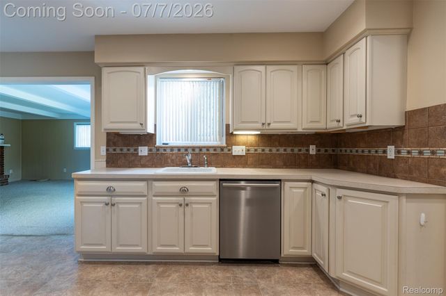27268 Wagner Drive, Warren, MI 48093