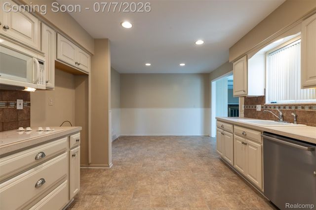 27268 Wagner Drive, Warren, MI 48093