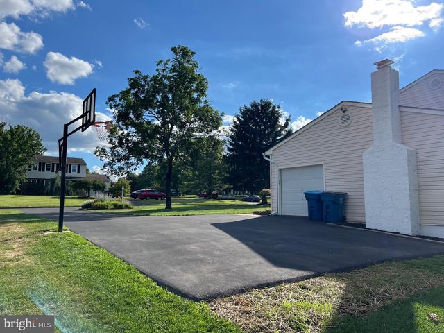 725 SCENIC DR, Harleysville, PA 19438