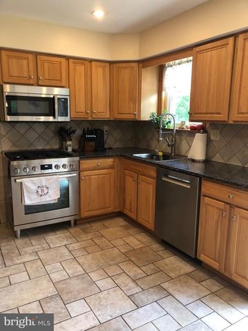 725 SCENIC DR, Harleysville, PA 19438
