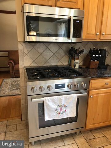 725 SCENIC DR, Harleysville, PA 19438
