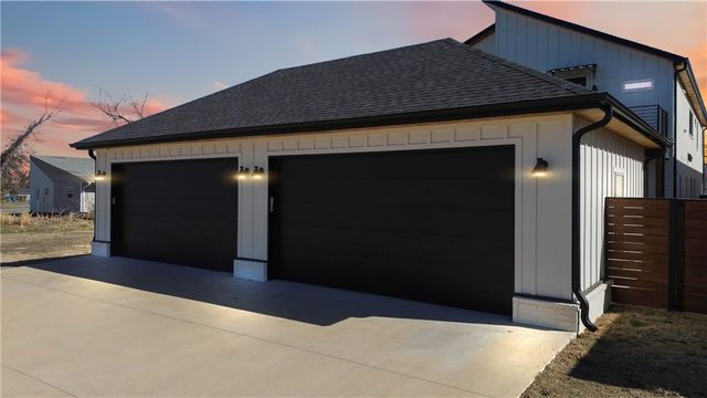 1149 NE Monroe Street, Bentonville, AR 72712