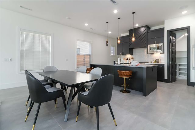 1149 NE Monroe Street, Bentonville, AR 72712
