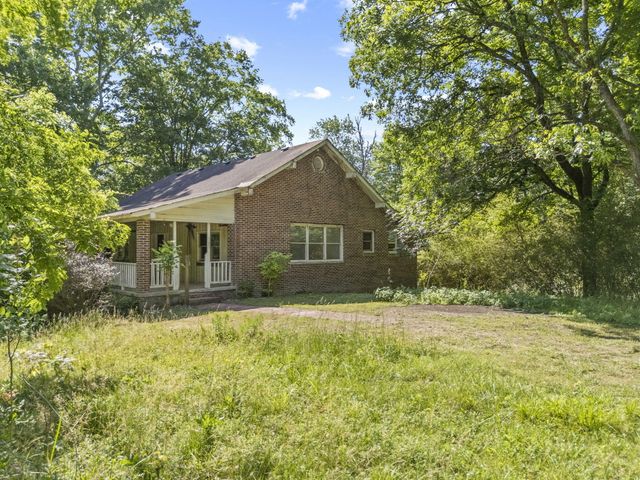 11021 Hixson Pike, Soddy Daisy, TN 37379