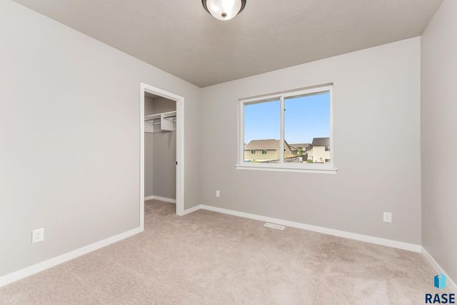 6845 W Viola Ct Court, Sioux Falls, SD 57107