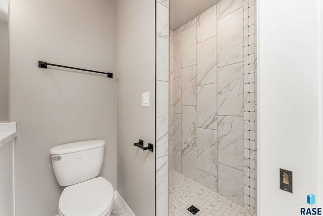 6845 W Viola Ct Court, Sioux Falls, SD 57107