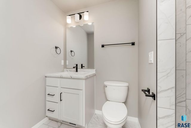 6845 W Viola Ct Court, Sioux Falls, SD 57107