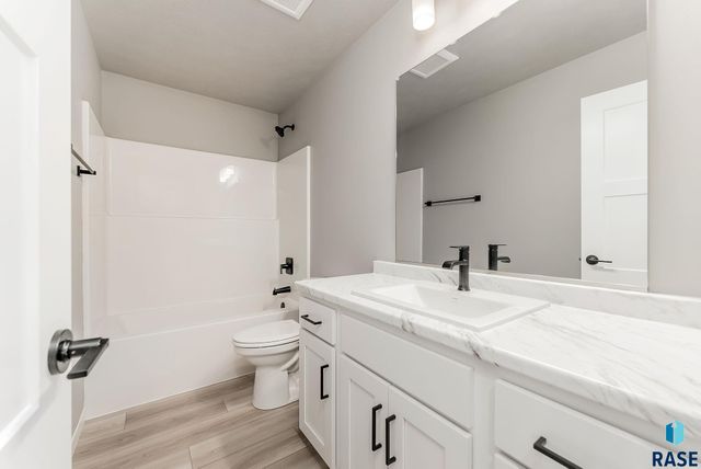 6845 W Viola Ct Court, Sioux Falls, SD 57107