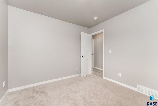 6845 W Viola Ct Court, Sioux Falls, SD 57107