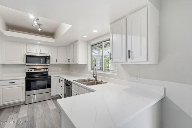 4702 E CARMEN Street, Phoenix, AZ 85044