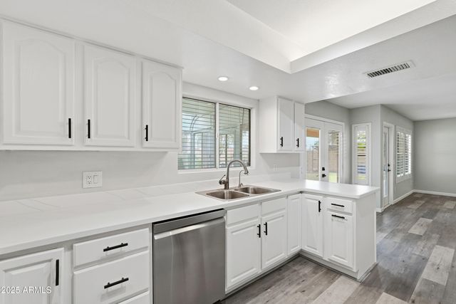 4702 E CARMEN Street, Phoenix, AZ 85044