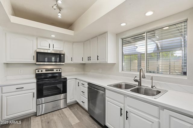 4702 E CARMEN Street, Phoenix, AZ 85044