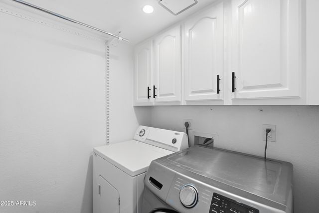 4702 E CARMEN Street, Phoenix, AZ 85044