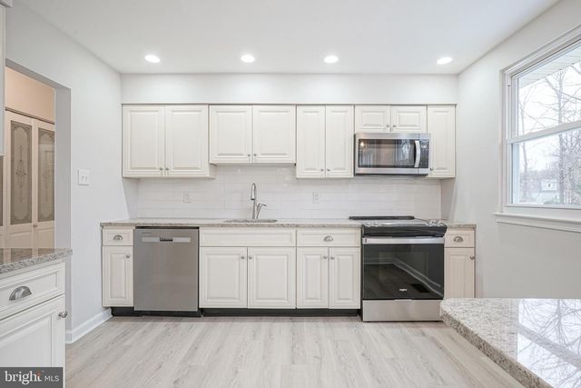 3 ALBERTS AVE, Sicklerville, NJ 08081