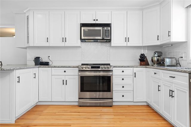 331 Third Beach Road, Middletown, RI 02842