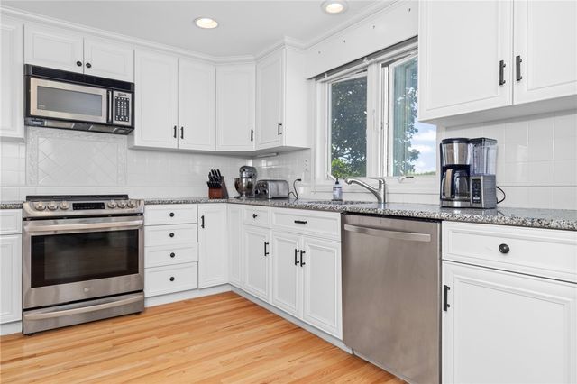 331 Third Beach Road, Middletown, RI 02842