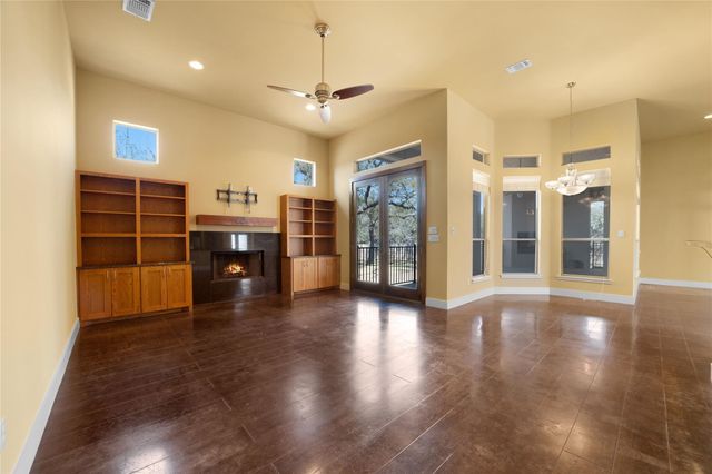 2450 Great Oaks DR, San Marcos, TX 78666