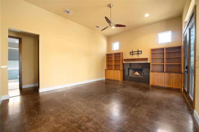 2450 Great Oaks DR, San Marcos, TX 78666