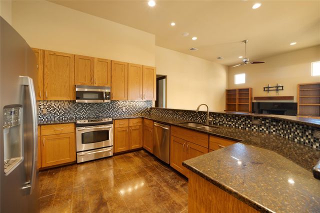 2450 Great Oaks DR, San Marcos, TX 78666