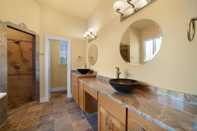 2450 Great Oaks DR, San Marcos, TX 78666