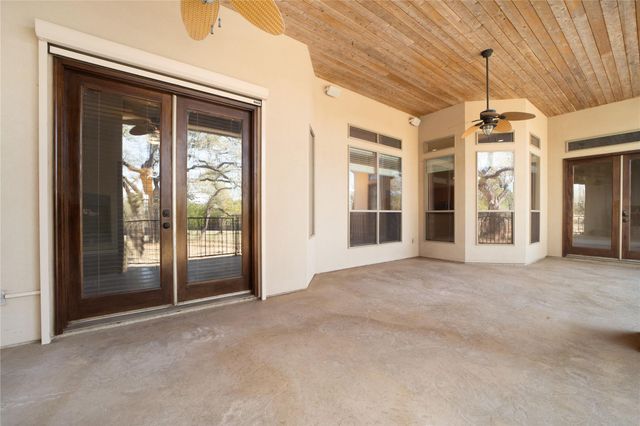 2450 Great Oaks DR, San Marcos, TX 78666