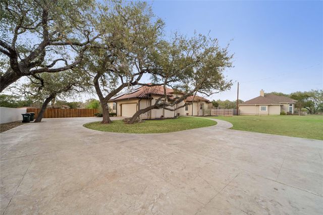 2450 Great Oaks DR, San Marcos, TX 78666