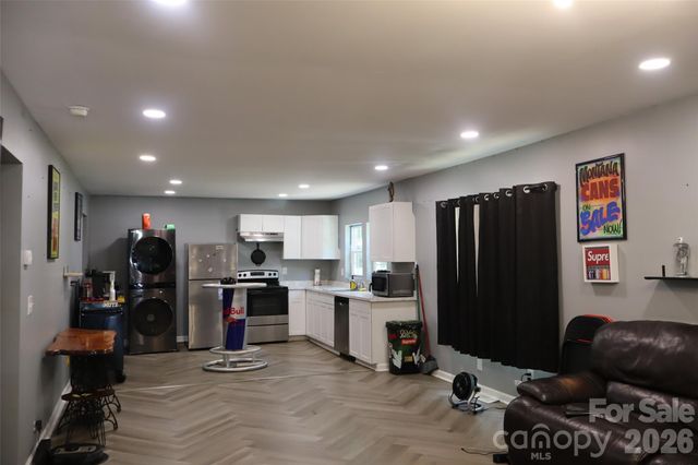 305 E Division Avenue, Salisbury, NC 28144