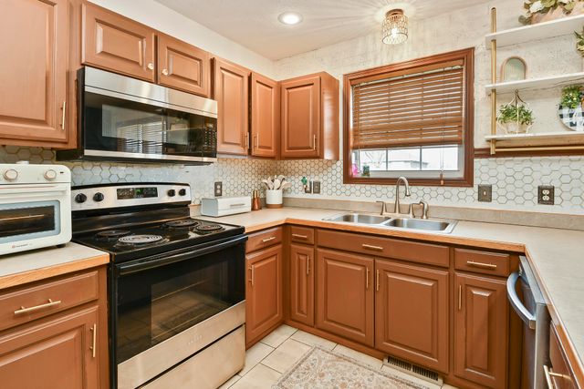 2605 W Garton Road, Ozark, MO 65721