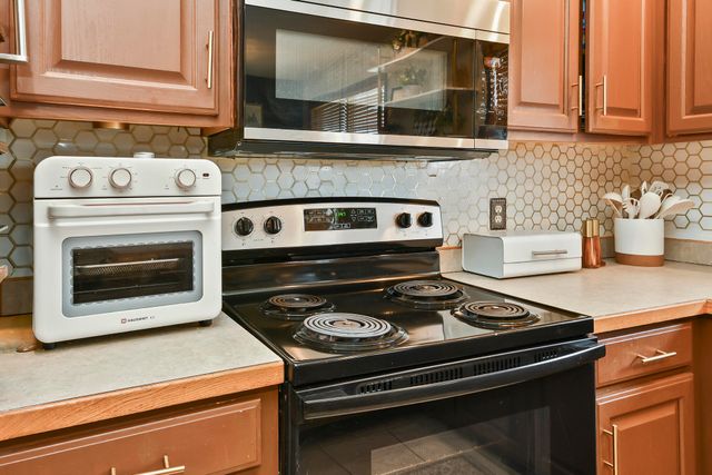 2605 W Garton Road, Ozark, MO 65721