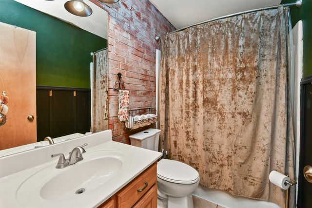 2605 W Garton Road, Ozark, MO 65721